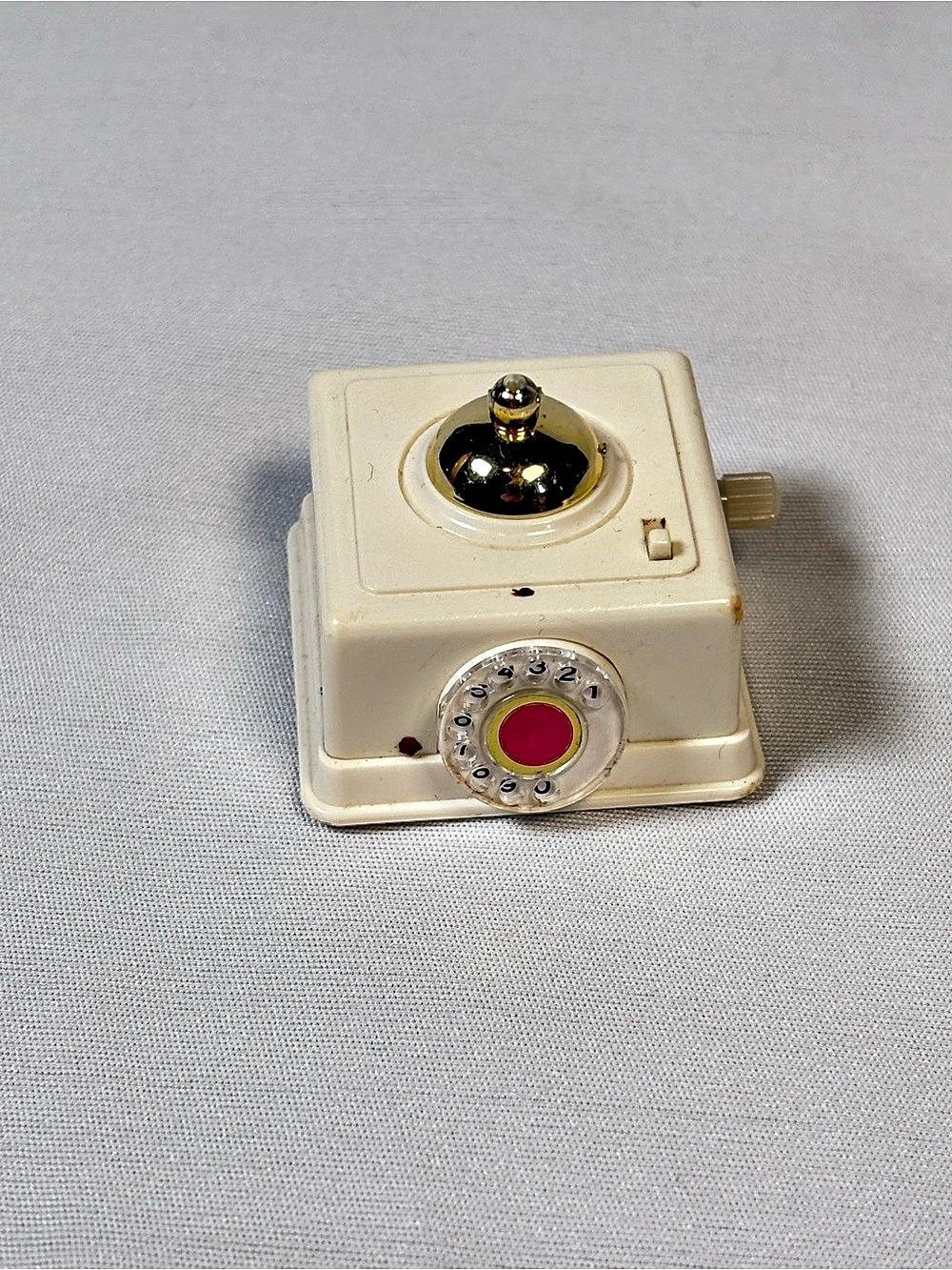 Vintage White & Gold Mechanical Kitchen Timer